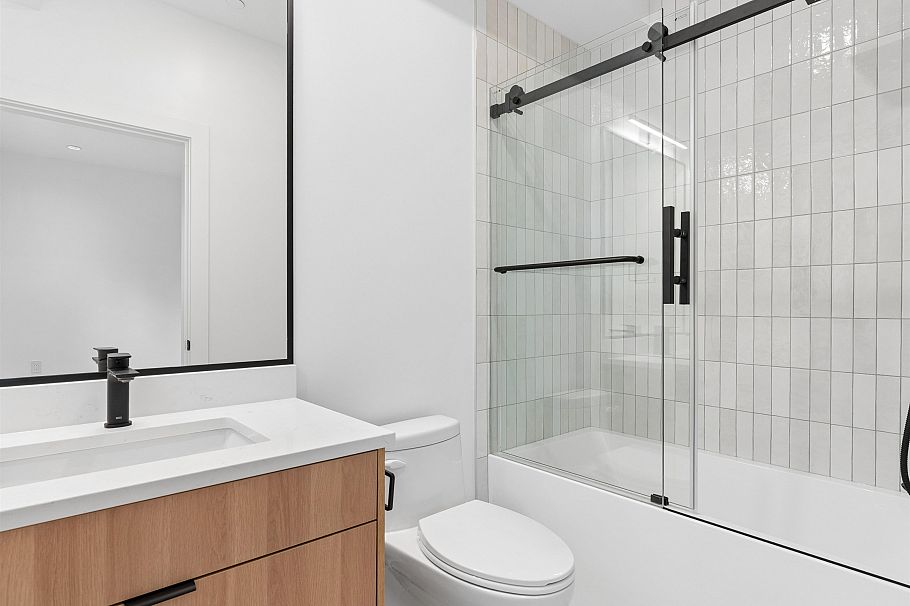 1 1986 E 8th Avenue Vancouver, BC - 13
