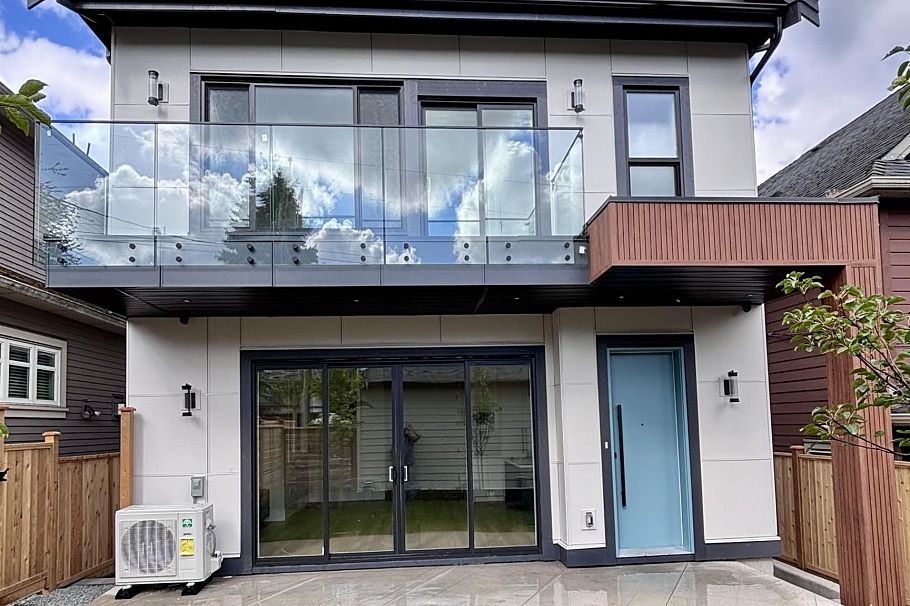 2 746 E 12th Avenue Vancouver, BC - 1
