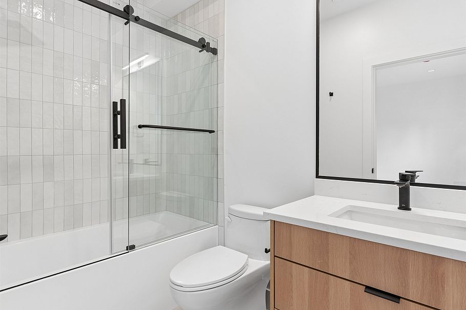 2 1986 E 8th Avenue Vancouver, BC - 21