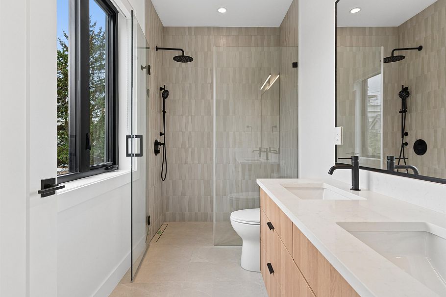 2 1986 E 8th Avenue Vancouver, BC - 18