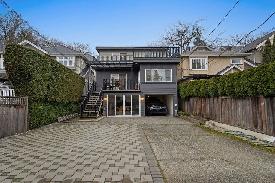 3264 W 38th Avenue Vancouver, BC - 2