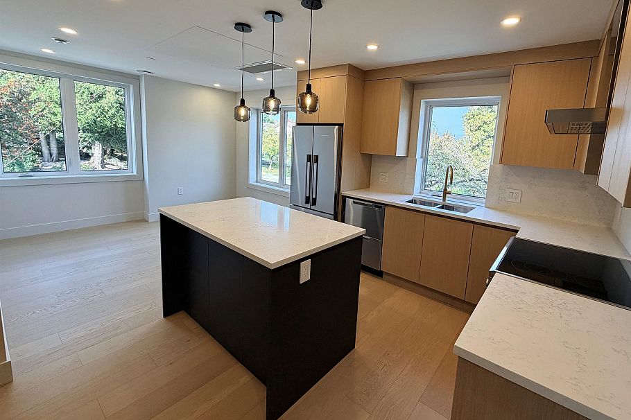 1402 E 18th Avenue Vancouver, BC - 3