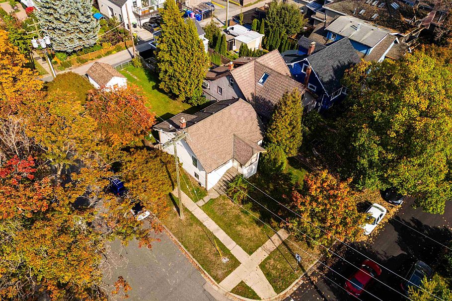 111 E 18th Avenue Vancouver, BC - 12