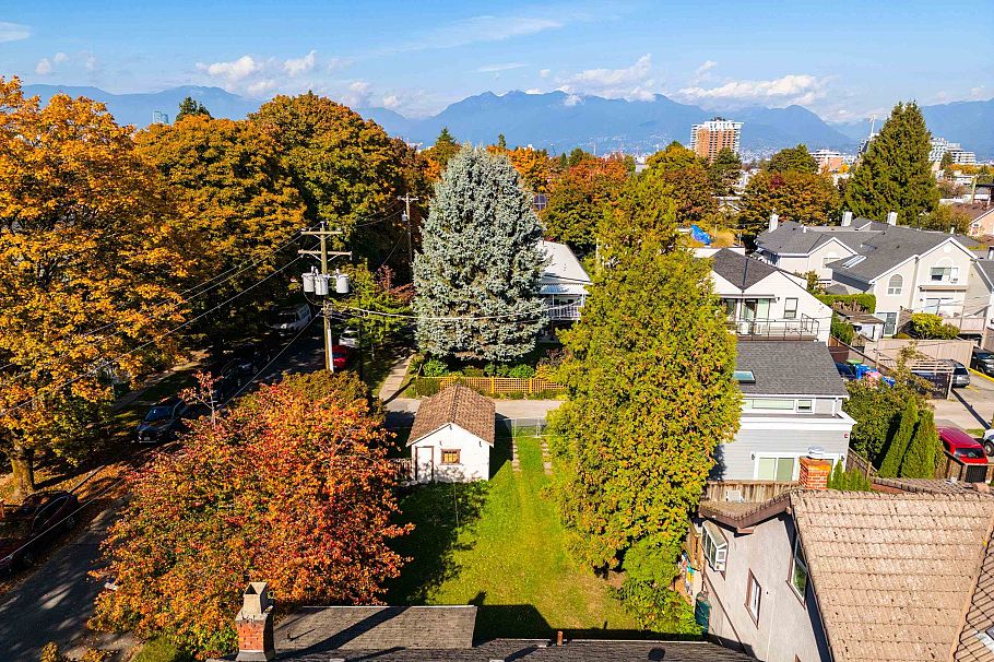 111 E 18th Avenue Vancouver, BC - 14