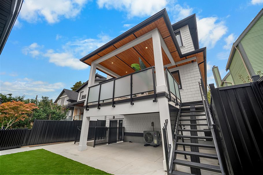 1554 W 66th Avenue Vancouver, BC - 21