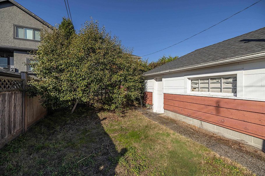 3368 Parker Street Vancouver, BC - 39