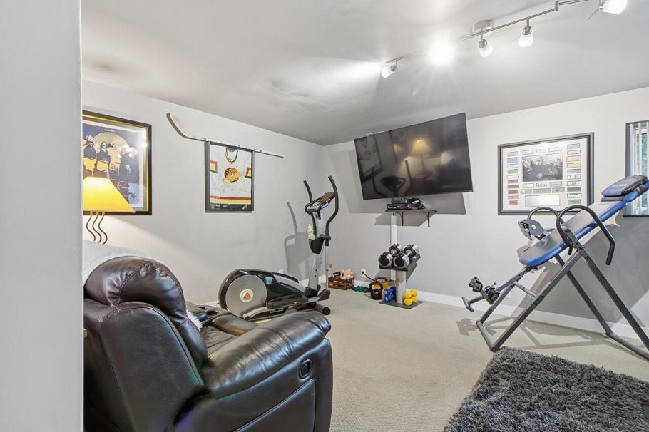 532 W 23 Street North Vancouver, BC - 14
