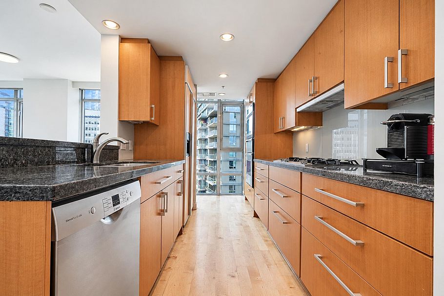 803 1281 W Cordova Street Vancouver, BC - 10