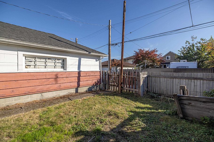 3368 Parker Street Vancouver, BC - 38
