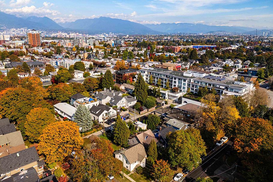 111 E 18th Avenue Vancouver, BC - 16