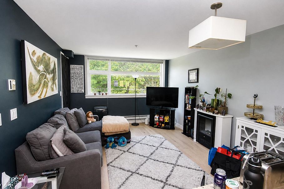 205 5488 Cecil Street Vancouver, BC - 1