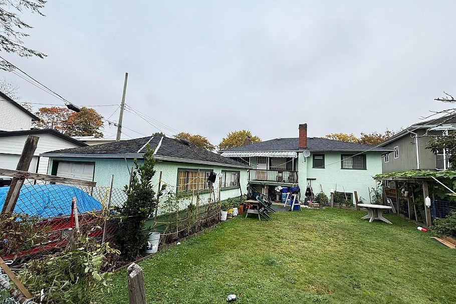 928 E 31st Avenue Vancouver, BC - 3