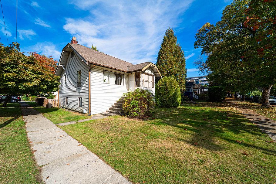 111 E 18th Avenue Vancouver, BC - 4