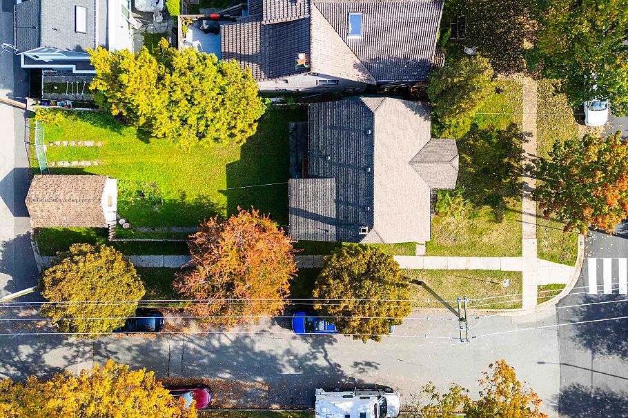 111 E 18th Avenue Vancouver, BC - 2