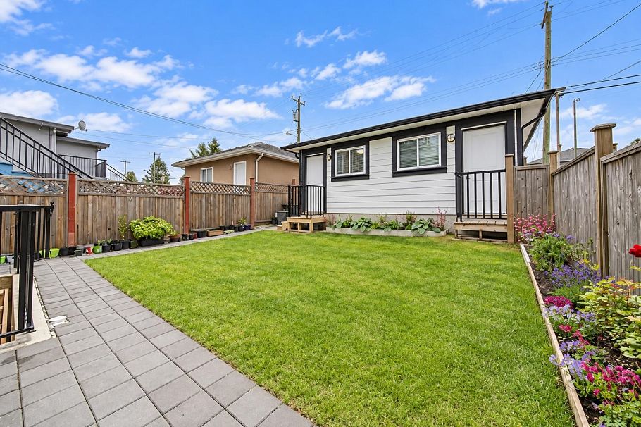 2216 Mannering Avenue Vancouver, BC - 20