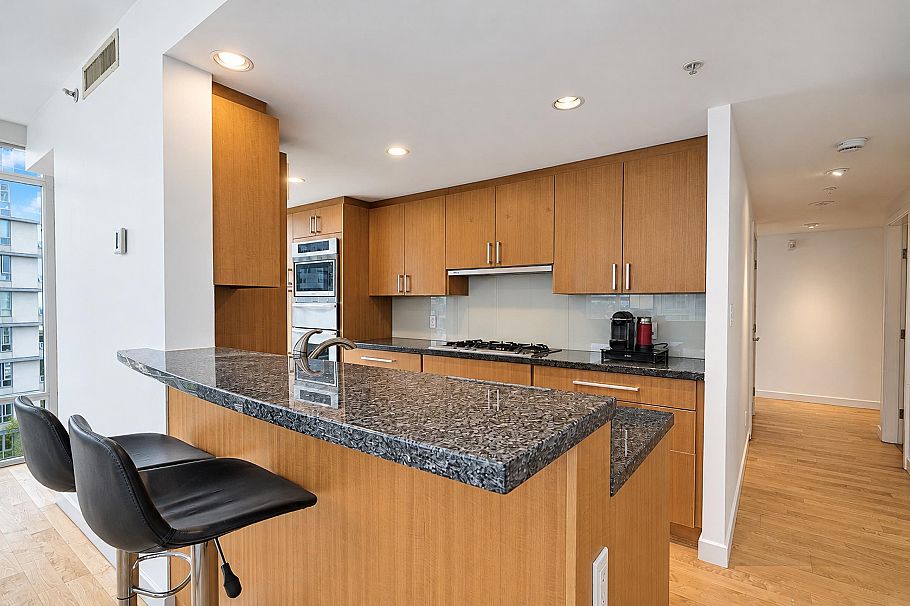 803 1281 W Cordova Street Vancouver, BC - 9