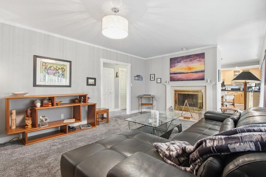 532 W 23 Street North Vancouver, BC - 8