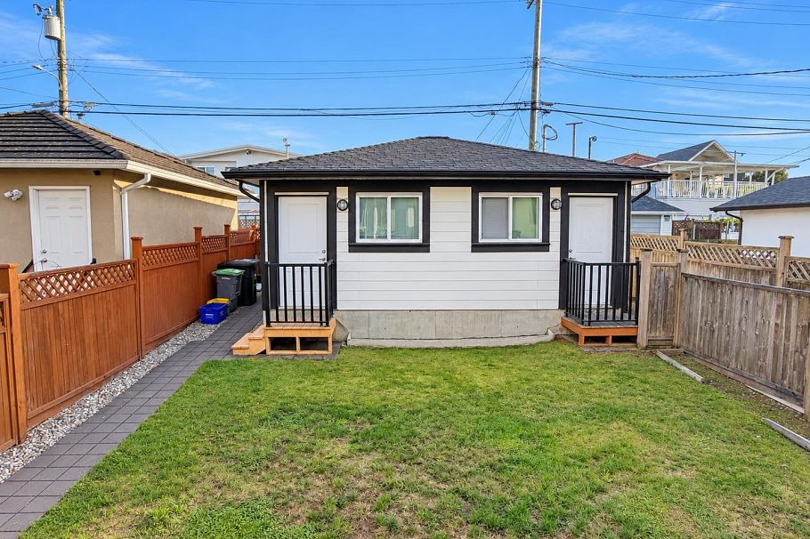 2216 Mannering Avenue Vancouver, BC - 19