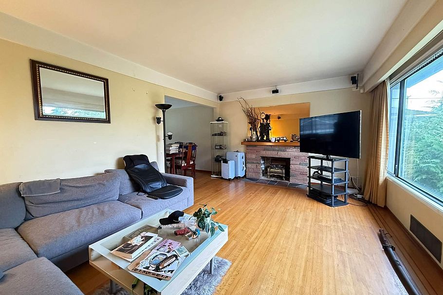 928 E 31st Avenue Vancouver, BC - 4