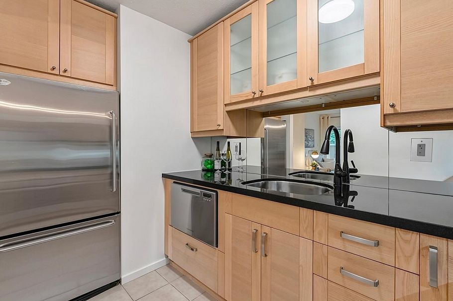 7 3250 W 4th Avenue Vancouver, BC - 11