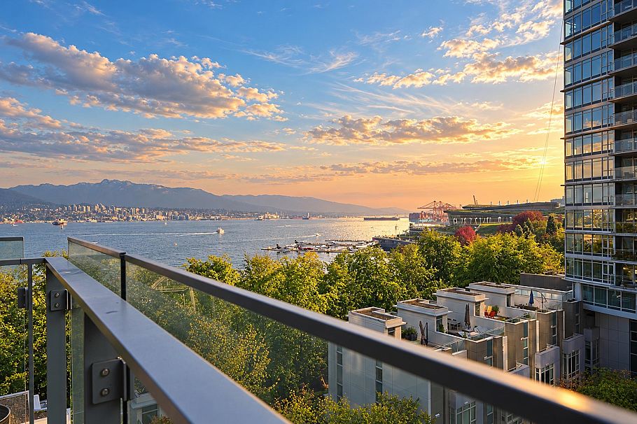 803 1281 W Cordova Street Vancouver, BC - 2
