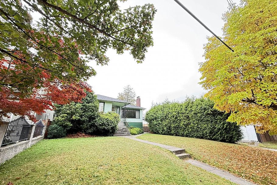 928 E 31st Avenue Vancouver, BC - 2