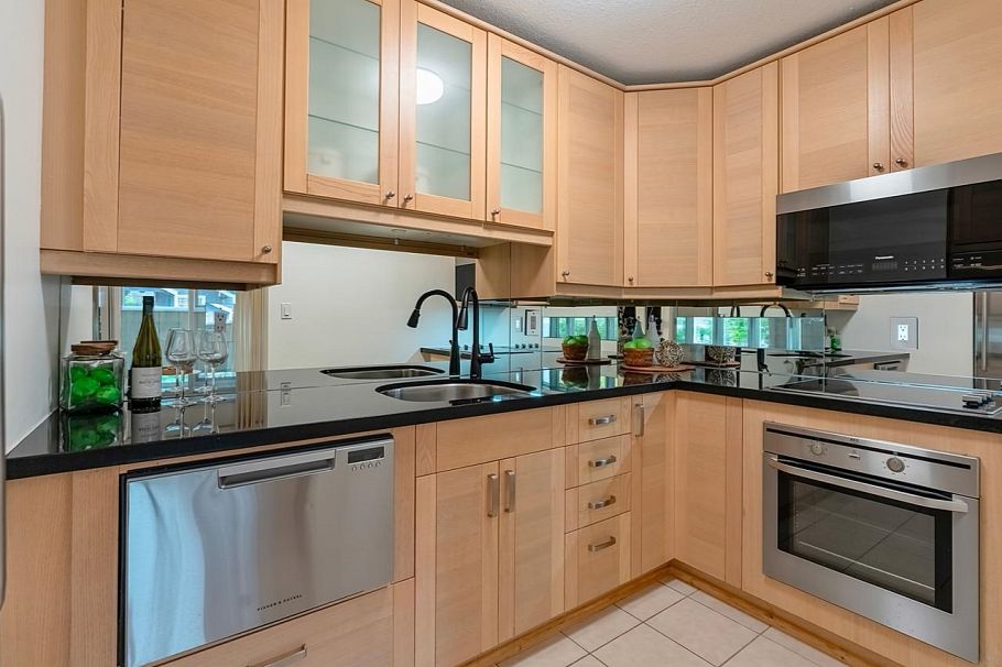 7 3250 W 4th Avenue Vancouver, BC - 10