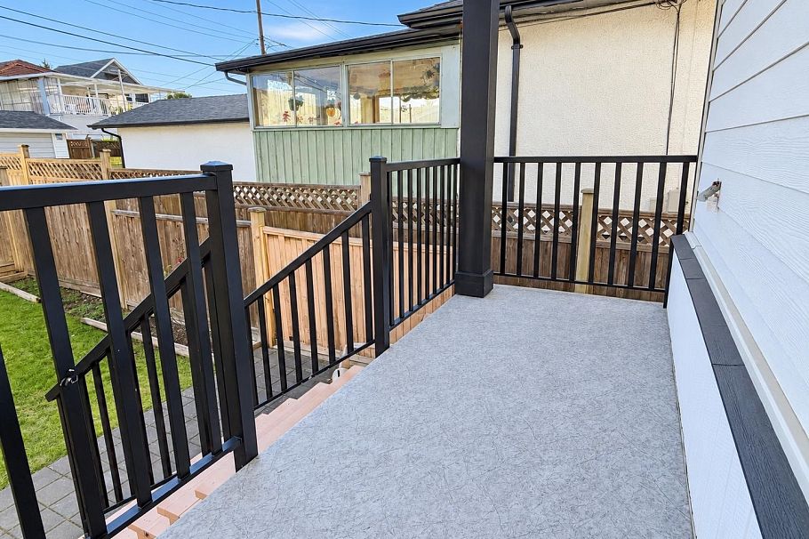 2216 Mannering Avenue Vancouver, BC - 17