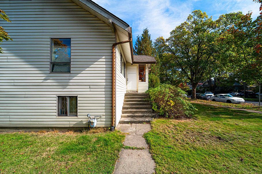 111 E 18th Avenue Vancouver, BC - 6
