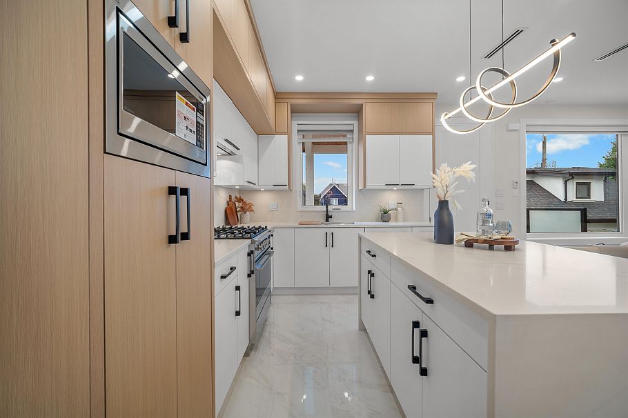 1554 W 66th Avenue Vancouver, BC - 5