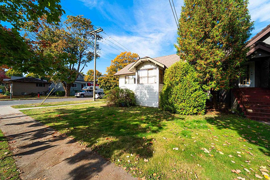 111 E 18th Avenue Vancouver, BC - 5