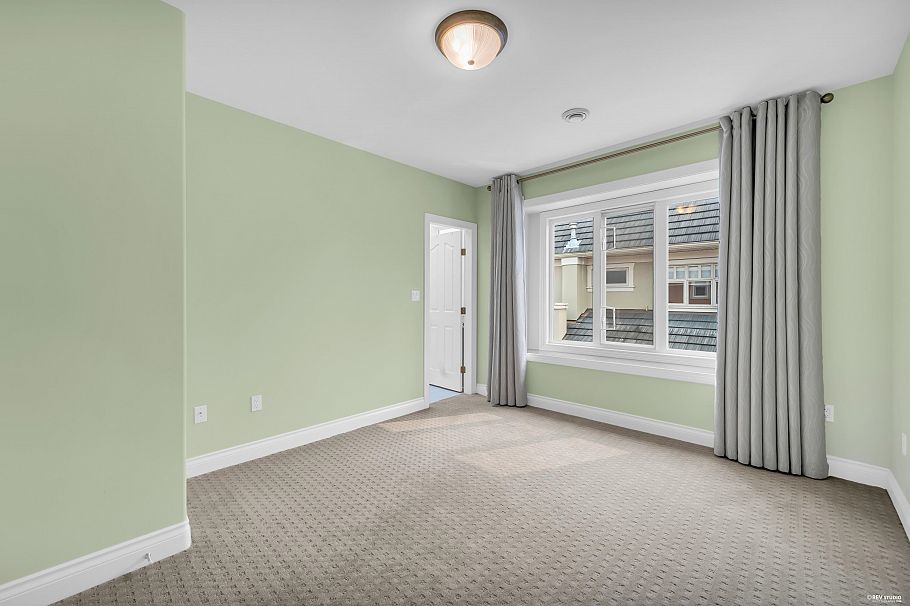 2498 W 22nd Ave Avenue Vancouver, BC - 28