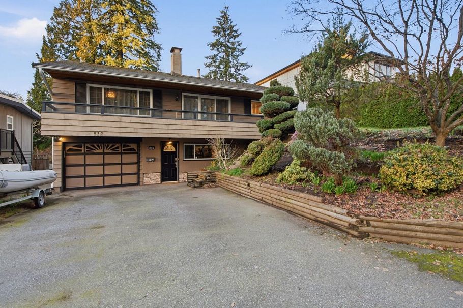 532 W 23 Street North Vancouver, BC - 1