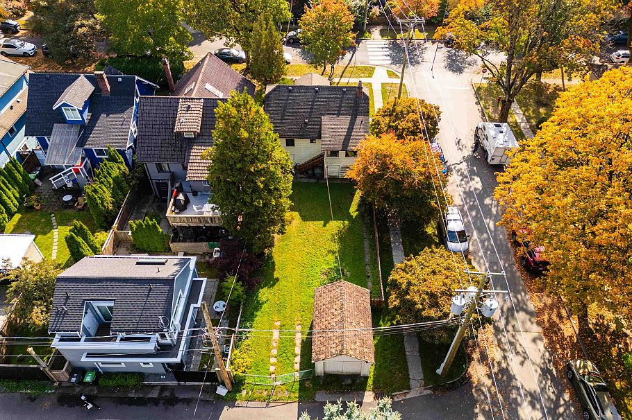 111 E 18th Avenue Vancouver, BC - 1