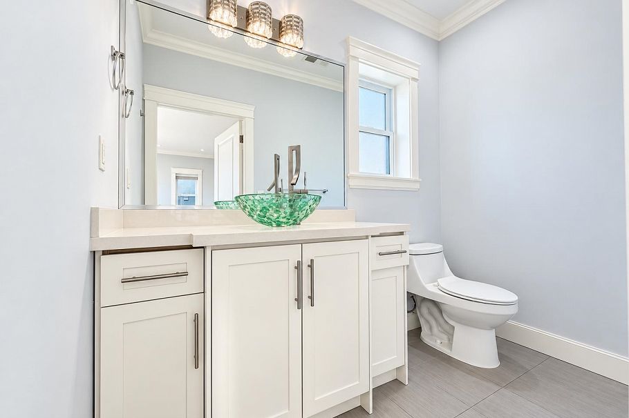 2216 Mannering Avenue Vancouver, BC - 7
