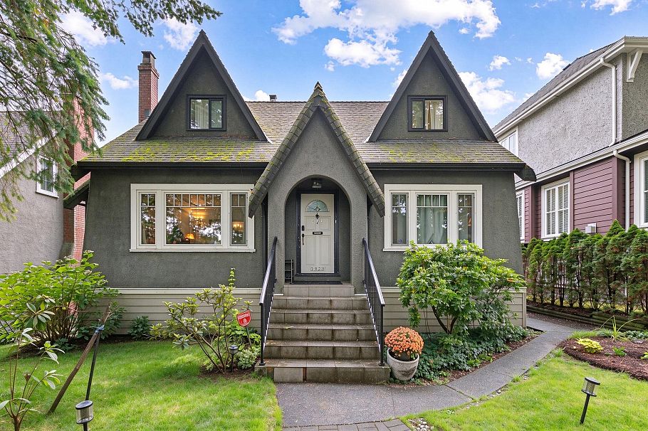 2923 W 32nd Avenue Vancouver, BC - 1