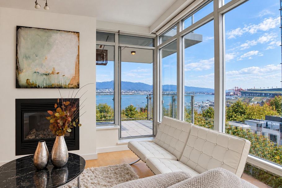 803 1281 W Cordova Street Vancouver, BC - 1