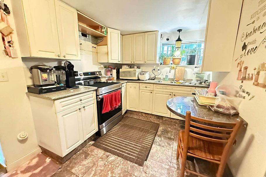 928 E 31st Avenue Vancouver, BC - 9