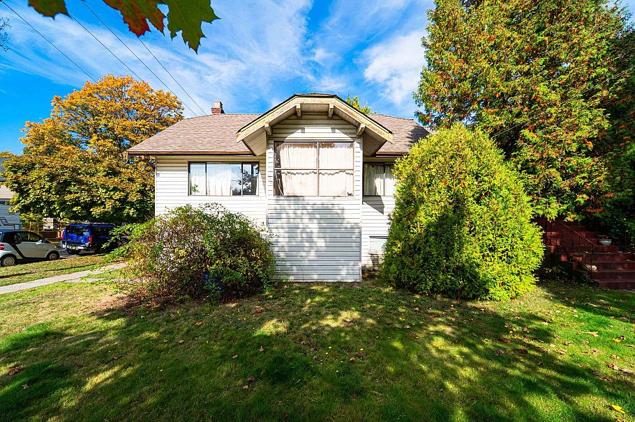 111 E 18th Avenue Vancouver, BC - 3
