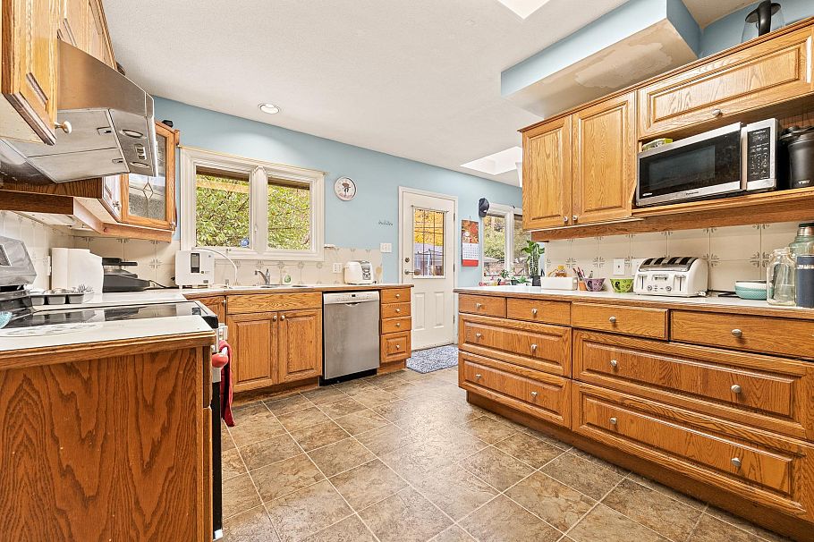 2923 W 32nd Avenue Vancouver, BC - 9