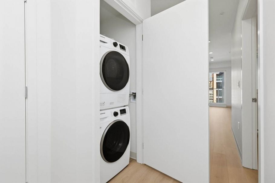 424 1529 OXFORD, North Vancouver BC V7J 0G2 North Vancouver, BC - 4