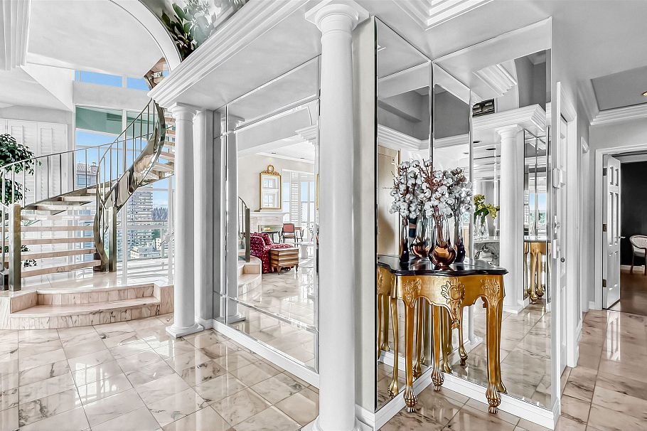 17 1861 Beach Avenue Vancouver, BC - 1