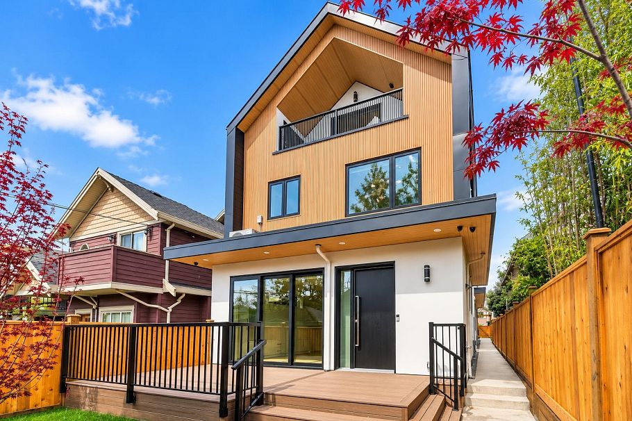 1 1582 E 2nd Avenue Vancouver, BC - 1