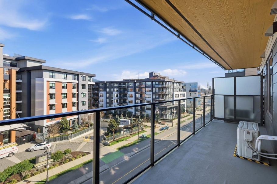 424 1529 OXFORD, North Vancouver BC V7J 0G2 North Vancouver, BC - 1