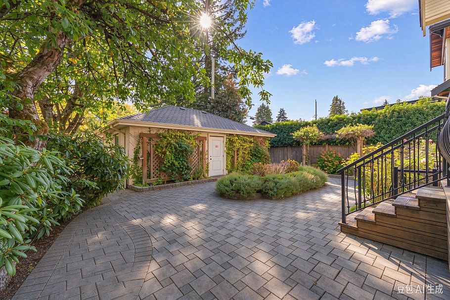 2756 W 38th Avenue Vancouver, BC - 32