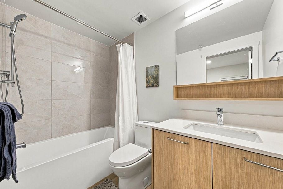 224 1529 OXFORD, North Vancouver BC V7J 0G2 North Vancouver, BC - 3