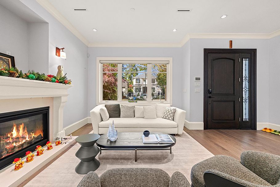 2756 W 38th Avenue Vancouver, BC - 5