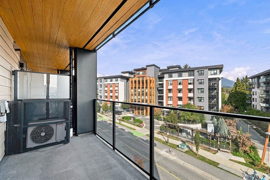 405 1529 OXFORD, North Vancouver BC V7J 0G2 North Vancouver, BC - 4