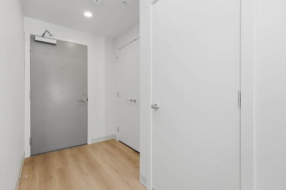 424 1529 OXFORD, North Vancouver BC V7J 0G2 North Vancouver, BC - 3