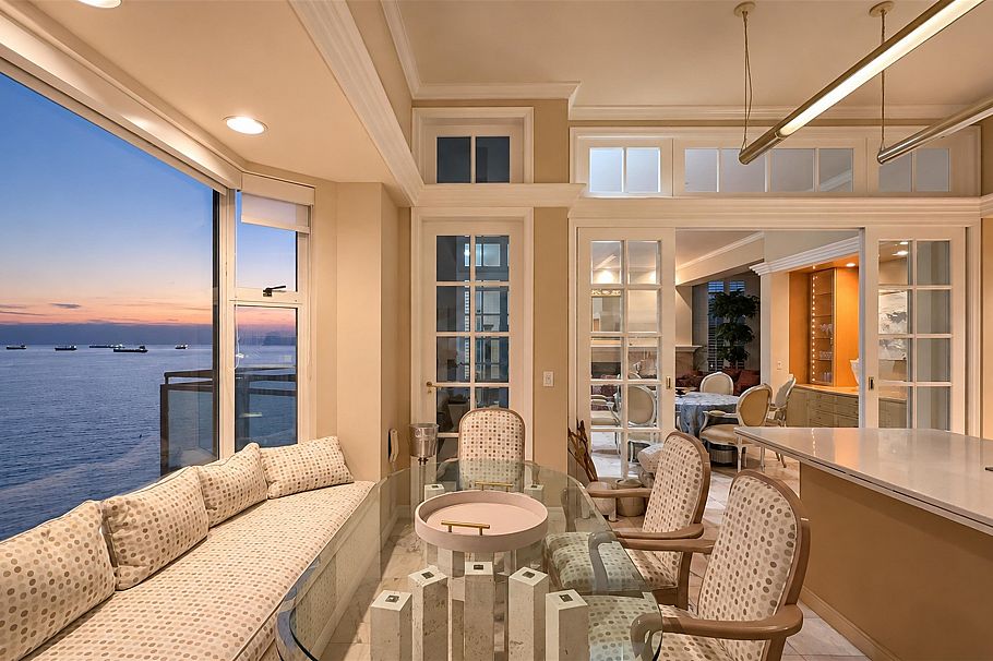 17 1861 Beach Avenue Vancouver, BC - 2